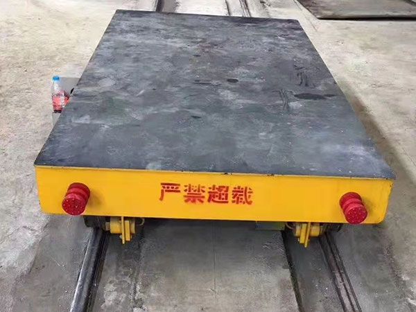 Flat ground vehicle