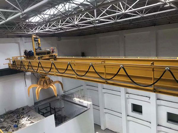 Grabbing crane