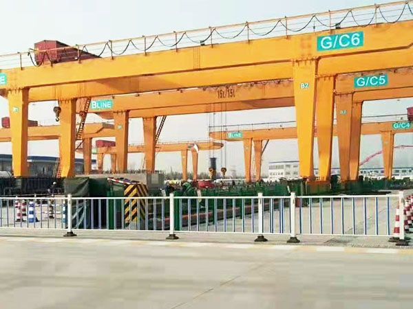 What are the advantages of a single beam crane?